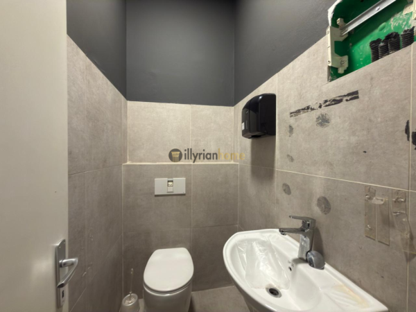 Tirane, jepet me qera ambjent biznesi Kati 0, 200 m² 3.250 € (Rruga e Barrikadave)