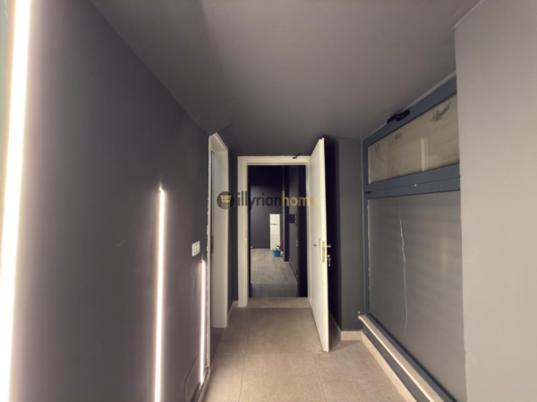 Tirane, jepet me qera ambjent biznesi Kati 0, 200 m² 3.250 € (Rruga e Barrikadave)