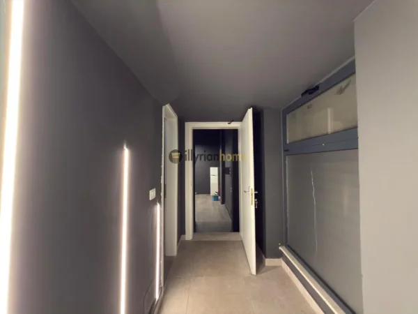 Tirane, jepet me qera ambjent biznesi Kati 0, 200 m² 3.250 € (Rruga e Barrikadave)