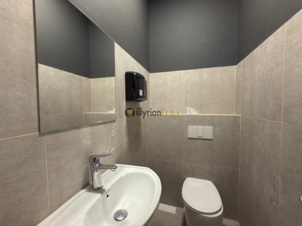 Tirane, jepet me qera ambjent biznesi Kati 0, 200 m² 3.250 € (Rruga e Barrikadave)