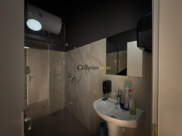 Tirane, jepet me qera ambjent biznesi Kati 0, 200 m² 3.250 € (Rruga e Barrikadave)