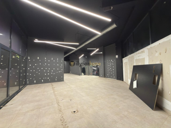 Tirane, jepet me qera ambjent biznesi Kati 0, 200 m² 3.250 € (Rruga e Barrikadave)