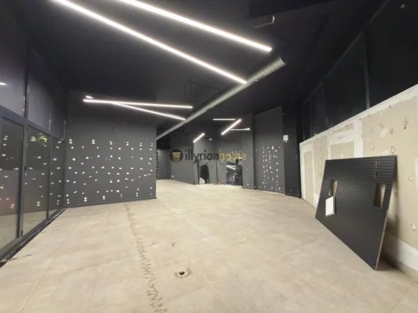 Tirane, jepet me qera ambjent biznesi Kati 0, 200 m² 3.250 € (Rruga e Barrikadave)