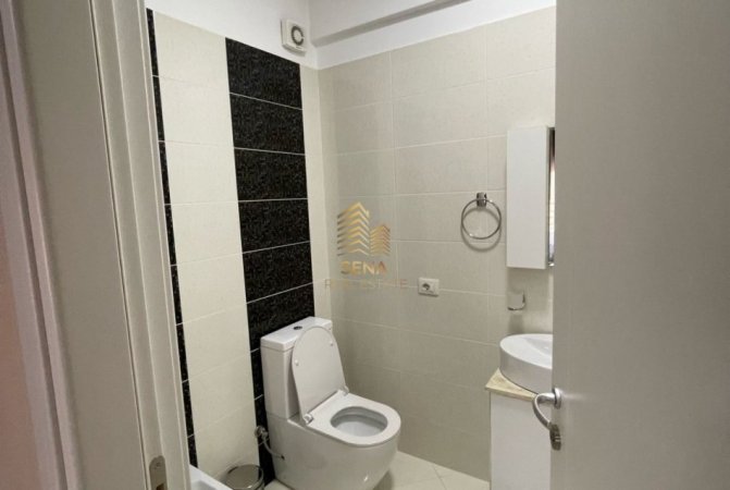 Tirane, jepet me qera apartament 3+1+Ballkon Kati 4, 187 m² 1.400 € (Liqeni i Thate)
