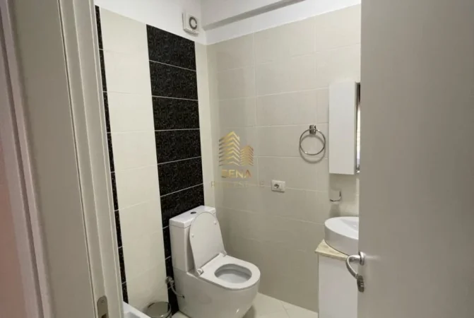 Tirane, jepet me qera apartament 3+1+Ballkon Kati 4, 187 m² 1.400 € (Liqeni i Thate)