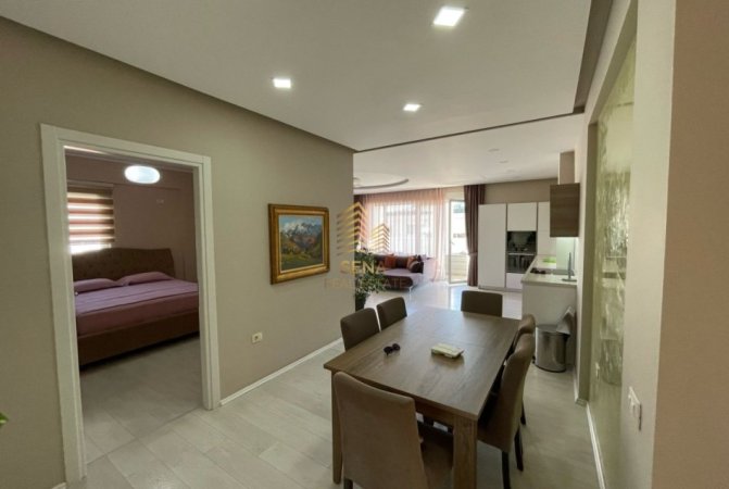 Tirane, jepet me qera apartament 3+1+Ballkon Kati 4, 187 m² 1.400 € (Liqeni i Thate)