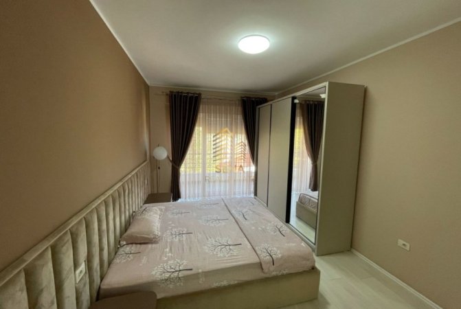 Tirane, jepet me qera apartament 3+1+Ballkon Kati 4, 187 m² 1.400 € (Liqeni i Thate)