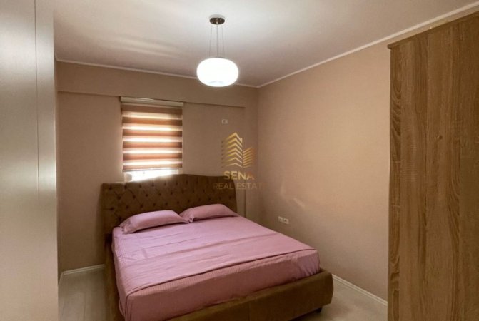 Tirane, jepet me qera apartament 3+1+Ballkon Kati 4, 187 m² 1.400 € (Liqeni i Thate)