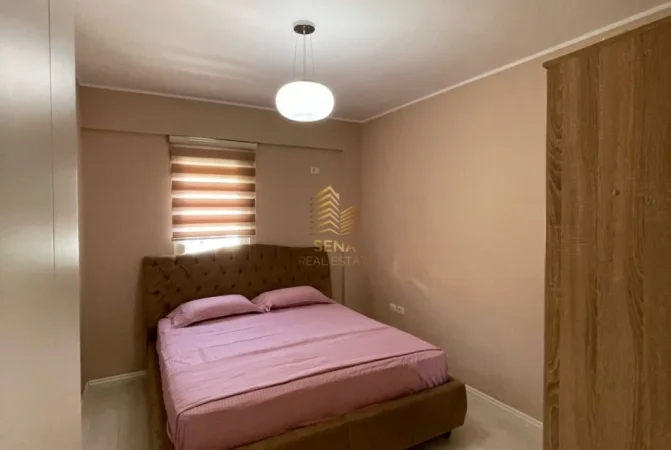 Tirane, jepet me qera apartament 3+1+Ballkon Kati 4, 187 m² 1.400 € (Liqeni i Thate)