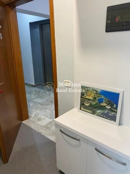 Tirane, jepet me qera apartament 1+1 Kati 1, 35 m² 500 € (Rruga e Kavajes)