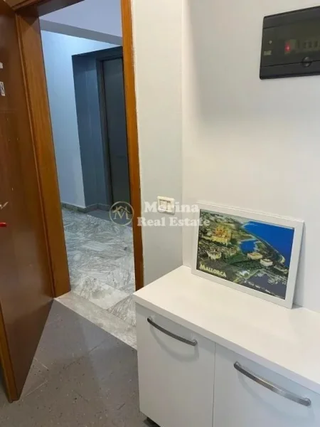 Tirane, jepet me qera apartament 1+1 Kati 1, 35 m² 500 € (Rruga e Kavajes)