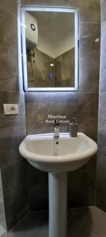 Tirane, jepet me qera apartament 1+1 Kati 1, 35 m² 500 € (Rruga e Kavajes)