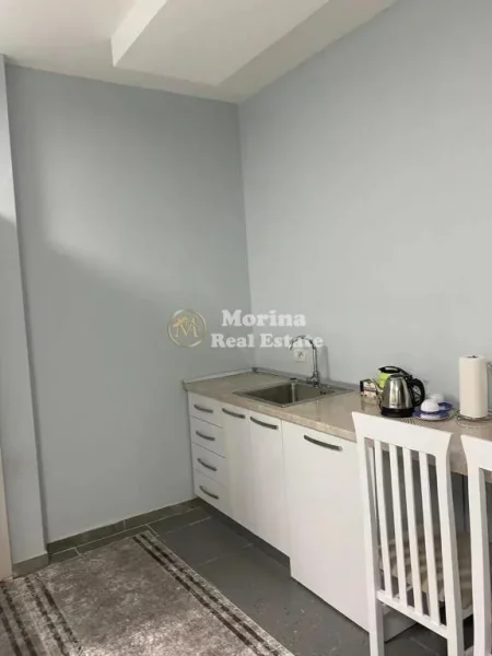 Tirane, jepet me qera apartament 1+1 Kati 1, 35 m² 500 € (Rruga e Kavajes)