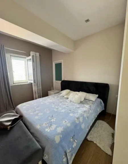 Tirane, jepet me qera apartament Kati 12, 105 m² 600 € (ZOGU ZI , RRUGA DRITAN HOXHA)