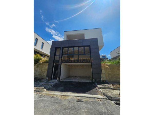 Tirane, shitet Vile 2 Katshe , 258 m² 600.000 € (Liqeni i Farkes)