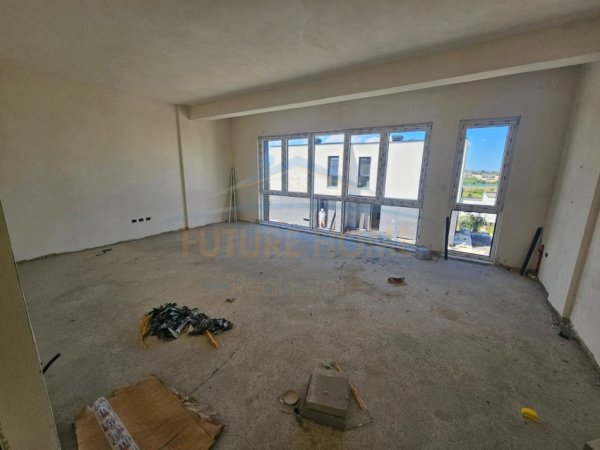 Tirane, shitet Vile 2 Katshe , 258 m² 600.000 € (Liqeni i Farkes)