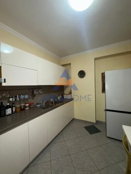 Tirane, shitet apartament 2+1+Ballkon , 136 m² 650.000 € 