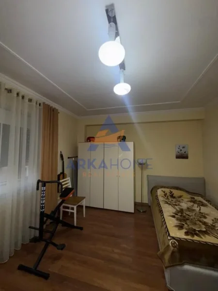 Tirane, shitet apartament 2+1+Ballkon , 136 m² 650.000 € 