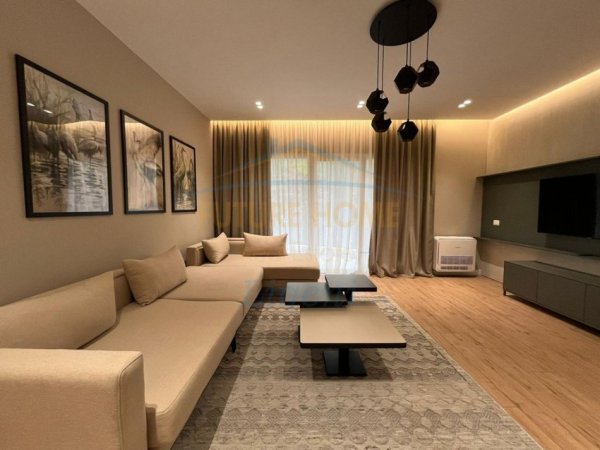 Tirane, jepet me qera apartament 2+1 Kati 3, 106 m² 1.100 € (Kopshti Botanik)