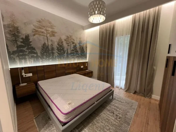 Tirane, jepet me qera apartament 2+1 Kati 3, 106 m² 1.100 € (Kopshti Botanik)