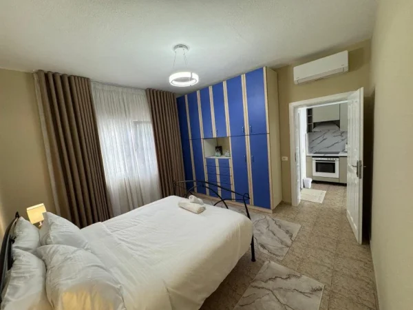 Tirane, jepet me qera Vile 1+1 Kati 1, 65 m² 500 € (Shkoze)