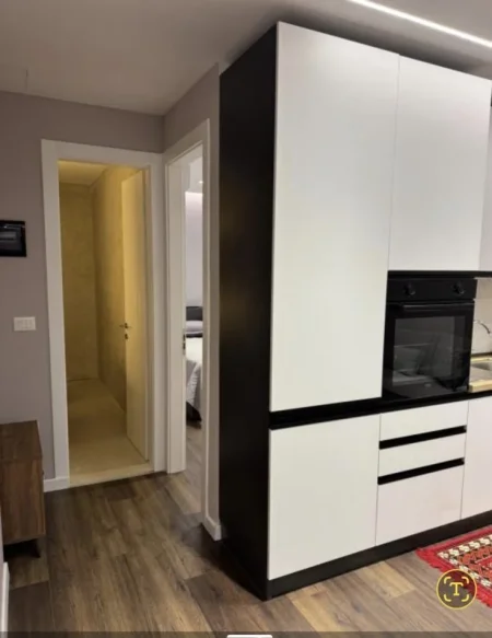 Tirane, jepet me qera apartament 1+1 Kati 1, 80 m² 700 € (Stacioni i Trenit)