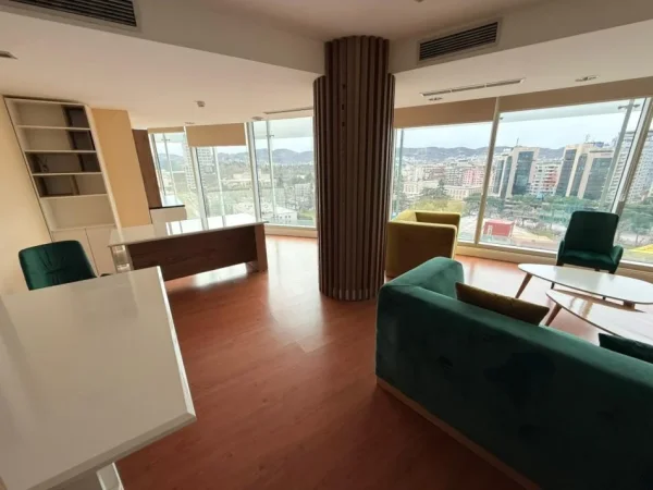 Tirane, jepet me qera zyre Kati 10, 40 m² 1.200 € (Galeria ETC)