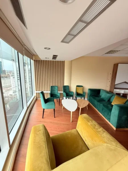 Tirane, jepet me qera zyre Kati 10, 40 m² 1.200 € (Galeria ETC)