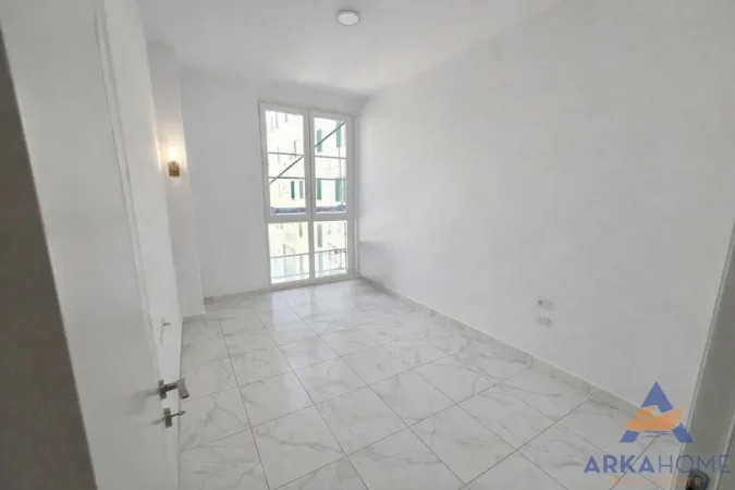 Tirane, shitet apartament 3+1+Ballkon Kati 2, 111 m² 327.500 € 