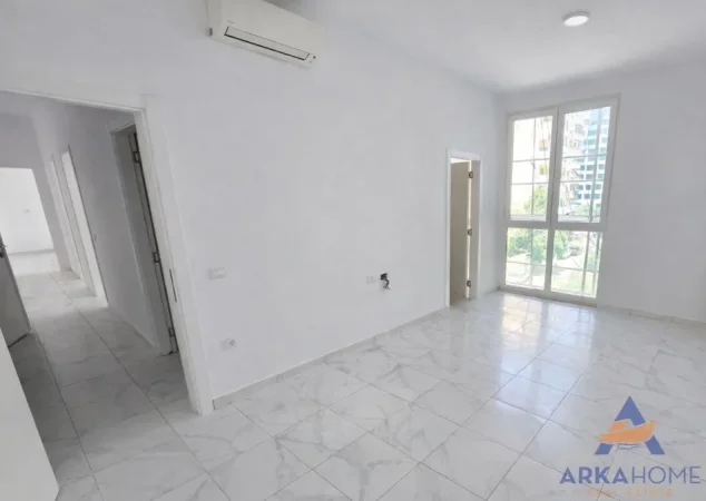 Tirane, shitet apartament 3+1+Ballkon Kati 2, 111 m² 327.500 € 
