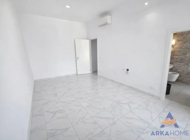 Tirane, shitet apartament 3+1+Ballkon Kati 2, 111 m² 327.500 € 