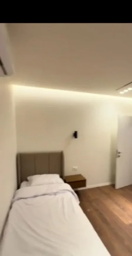 Tirane, jepet me qera apartament 2+1 Kati 1, 900 m² 900 € (Xhamllik)