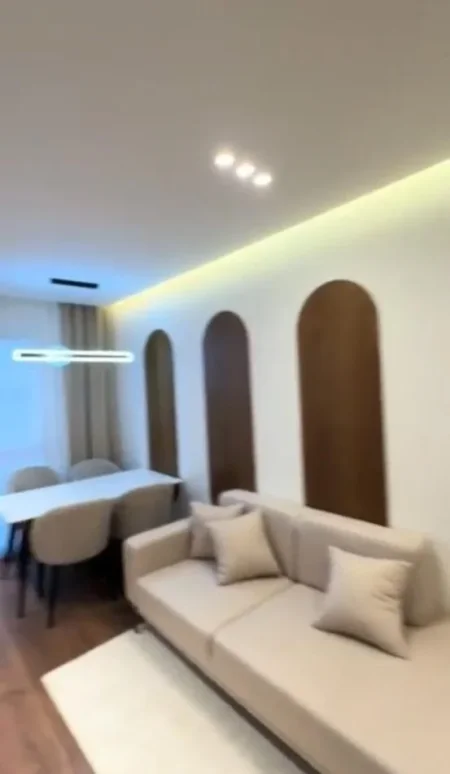 Tirane, jepet me qera apartament 2+1 Kati 1, 900 m² 900 € (Xhamllik)