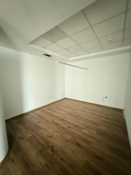Tirane, jepet me qera zyre Kati 10, 105 m² 3.150 € (Galeria ETC)