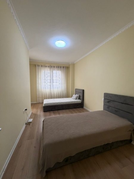 Tirane, jepet me qera apartament 2+1+Ballkon Kati 4, 95 m² 570 € (GRAND GALLERY)