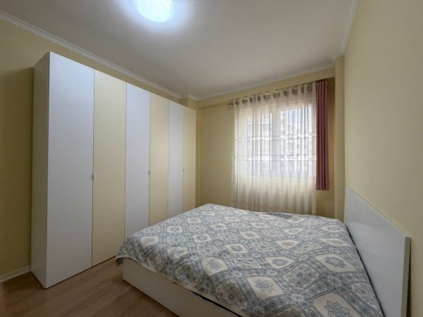 Tirane, jepet me qera apartament 2+1+Ballkon Kati 4, 95 m² 570 € (GRAND GALLERY)
