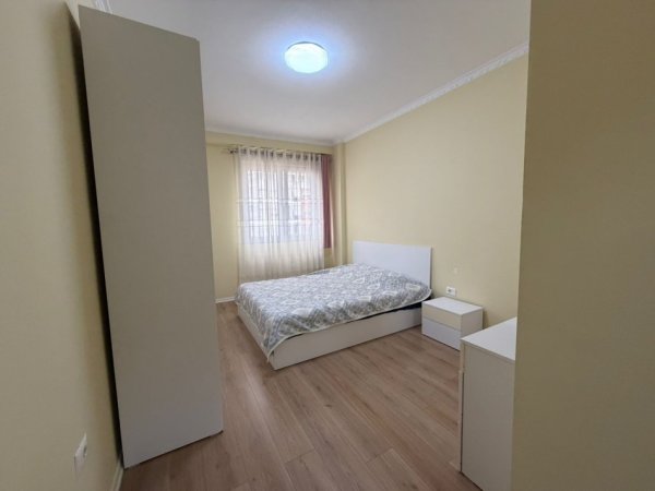 Tirane, jepet me qera apartament 2+1+Ballkon Kati 4, 95 m² 570 € (GRAND GALLERY)