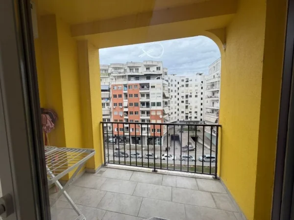 Tirane, jepet me qera apartament 2+1+Ballkon Kati 4, 95 m² 570 € (GRAND GALLERY)