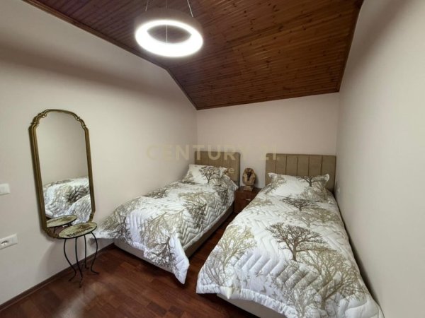 Tirane, jepet me qera Vile 2 Katshe Kati 2, 160 m² 1.500 € (Xhamlliku)