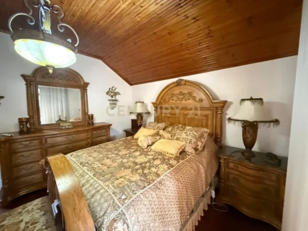 Tirane, jepet me qera Vile 2 Katshe Kati 2, 160 m² 1.500 € (Xhamlliku)