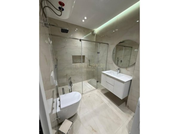 Tirane, jepet me qera Vile 2 Katshe Kati 2, 160 m² 1.500 € (Xhamlliku)