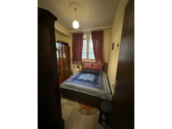 Tirane, shitet apartament 2+1 Kati 1, 75 m² 155.000 € (Xhamllik)