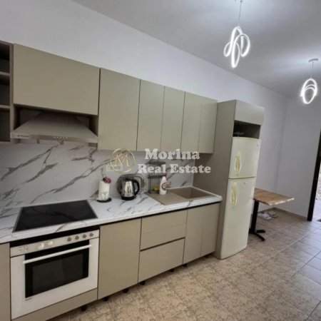 Tirane, jepet me qera apartament 1+1 Kati 1, 65 m² 500 € (Shkoze)