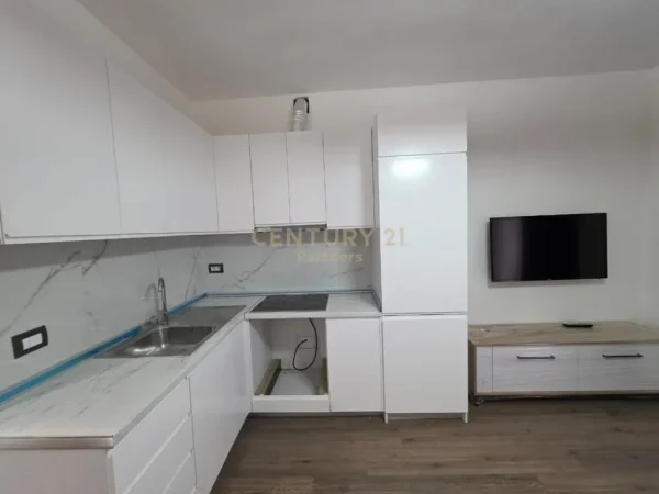 Tirane, shitet apartament 1+1+Ballkon Kati 1, 77 m² 180.000 € (Lulishtja 1 Maji)