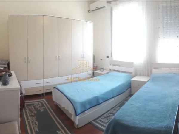 Tirane, jepet me qera apartament 1+1+Ballkon Kati 7, 60 m² 800 € (Pazari I Ri)