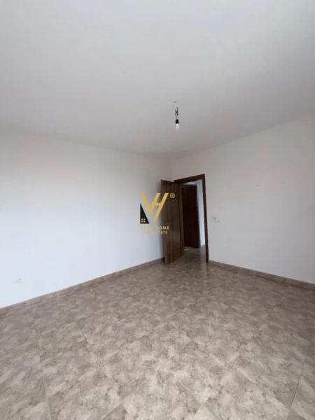 Tirane, jepet me qera ambjent biznesi Kati 5, 78 m² 500 € (ISH EKSPOZITA SOT)