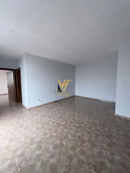 Tirane, jepet me qera ambjent biznesi Kati 5, 78 m² 500 € (ISH EKSPOZITA SOT)