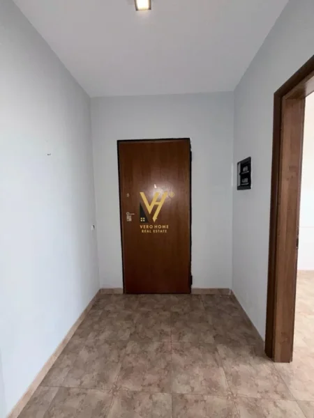 Tirane, jepet me qera ambjent biznesi Kati 5, 78 m² 500 € (ISH EKSPOZITA SOT)