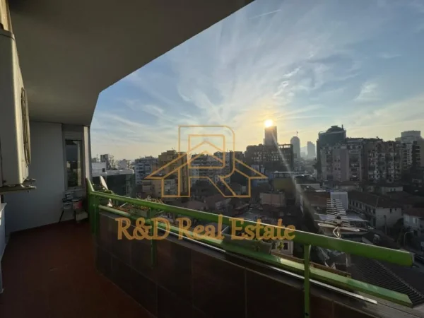 Tirane, jepet me qera apartament 2+1+Ballkon Kati 8, 105 m² 830 € (Kompleksi Halili)