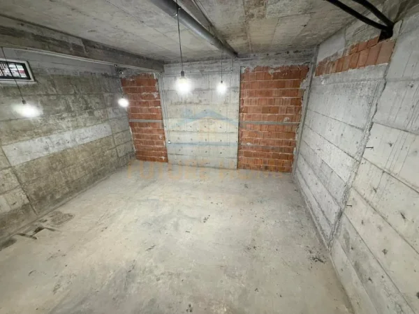 Tirane, jepet me qera ambjent biznesi Kati 0, 220 m² 2200 € (Misto Mame)